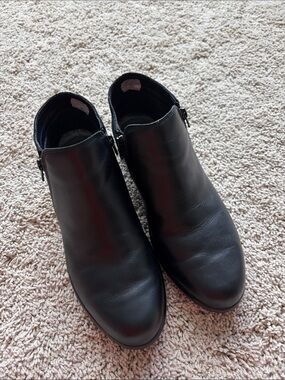 Naot Black Leather and suede Ankle Booties - Classic Zip Detail size 40 European